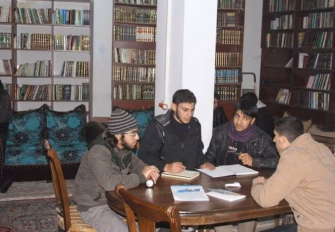 Một hệ thống thư viện rộng lớn nằm dưới lòng đất ở Damascus, Syria. Nơi đây có khoảng 14.000 cuốn sách. Số sách này được người dân quyên góp, tặng rồi được đem lưu trữ trong thư viện dưới lòng đất khi đất nước xảy ra nội chiến.