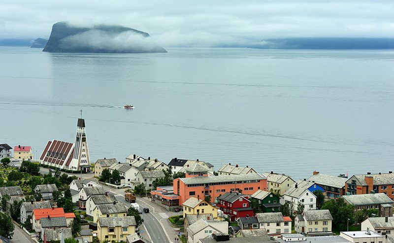 Hammerfest là một trong những thành phố cổ nổi tiếng ở Na Uy. Vùng đất này là nơi sinh sống của khoảng 8.000 người. Nhiều người yêu thích Hammerfest vì đây là thành phố xa xôi nhất ở vùng cực bắc của Trái đất.