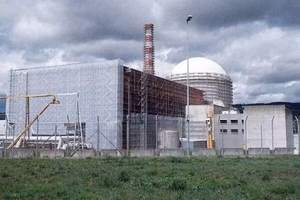 Israel là một trong số ít quốc gia trên thế giới sở hữu vũ khí hạt nhân. Do chương trình hạt nhân của nước này được thực hiện bí mật nên thông tin về cơ sở hạt nhân được bảo mật nghiêm ngặt.