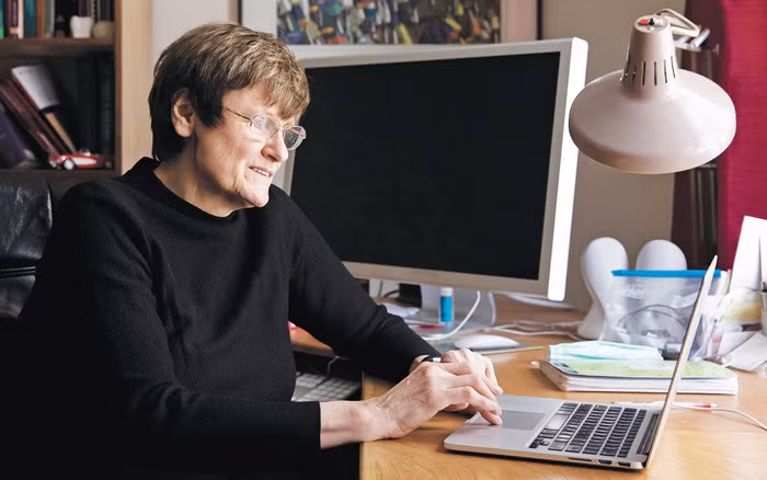 Tại Đức, một nhóm nghiên cứu mới cũng phát hiện ra tiềm năng của bà Kariko và thành lập công ty BioNTech có trụ sở tại Mỹ. Năm 2013, BioNTech thuê bà Kariko làm chuyên gia cao cấp mRNA. Khi đại dịch COVID-19 bùng phát, các nhà nghiên cứu tại Pfizer-BioNTech và Moderna đã sử dụng các kỹ thuật của bà Kariko và Tiến sĩ Weissman để phát triển vắc xin.