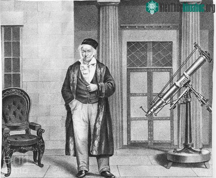 Khi lúa mì chín vàng sẽ làm nổi bật các hình trên. Từ đây, nó sẽ thu hút sự chú ý của người ngoài hành tinh.