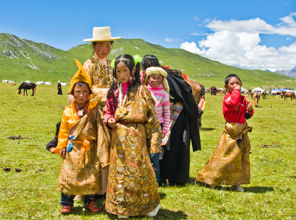  Người Tây Tạng có những năng lực độc nhất vô nhị mà người dân ở nhiều nơi khác trên thế giới không có được. Trong số này có việc, người dân Tây Tạng có khả năng thích ứng với độ cao, thở tốt, sống khỏe khi sinh sống ở môi trường có lượng oxy rất thấp trên cao nguyên.