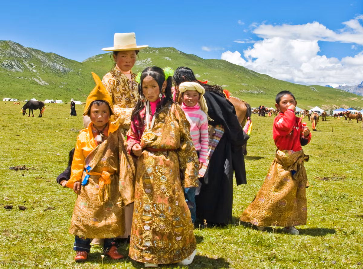  Người Tây Tạng có những năng lực độc nhất vô nhị mà người dân ở nhiều nơi khác trên thế giới không có được. Trong số này có việc, người dân Tây Tạng có khả năng thích ứng với độ cao, thở tốt, sống khỏe khi sinh sống ở môi trường có lượng oxy rất thấp trên cao nguyên.