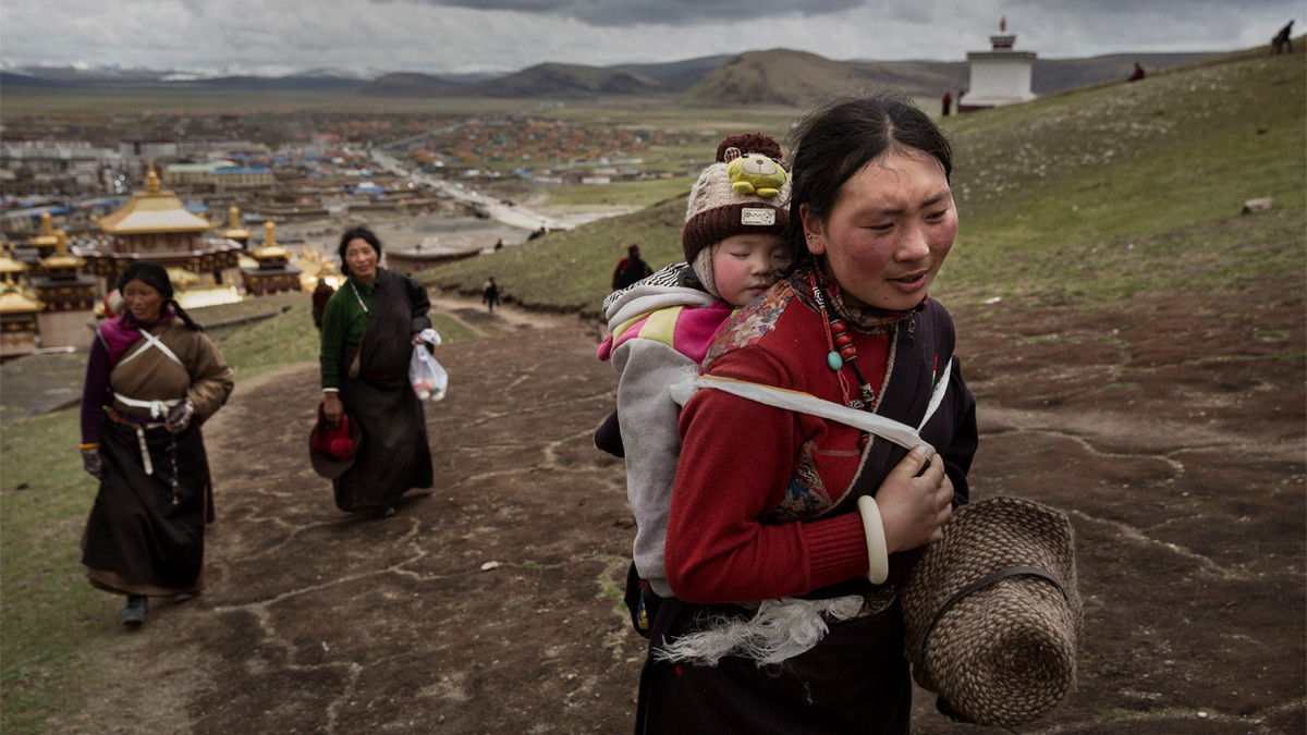 Từ những cuộc hôn nhân này, 2 tổ tiên khác loài đã truyền lại một gene đặc biệt cho những người con gái.