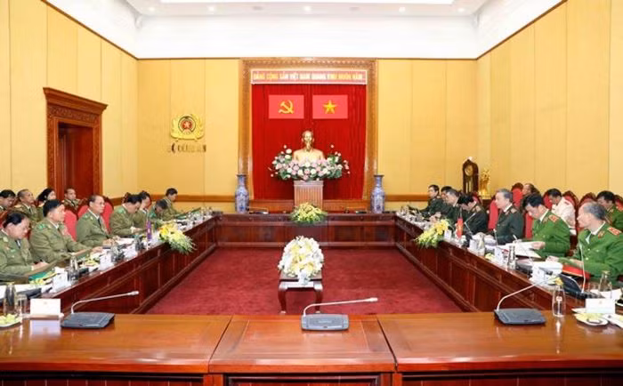 Bo truong Bo Cong an To Lam hoi dam voi Bo truong Bo Cong an Lao-Hinh-2