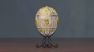 Theo các sử liệu, trứng Phục sinh Fabergé của Sa hoàng Alexander III do Công ty Kim hoàn Fabergé của Peter Carl Fabergé chế tác. Ông hoàng nước Nga này tham dự một triển lãm đồ thủ công mỹ nghệ và bị cuốn hút bởi quả trứng nạm kim cương của công ty trên.