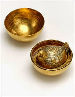 Kể từ đó, Sa hoàng Alexander III hàng năm đều đặt làm trứng Phục sinh Fabergé. Truyền thống này được tiếp nối dưới thời con trai ông là Sa hoàng Nicholas II.