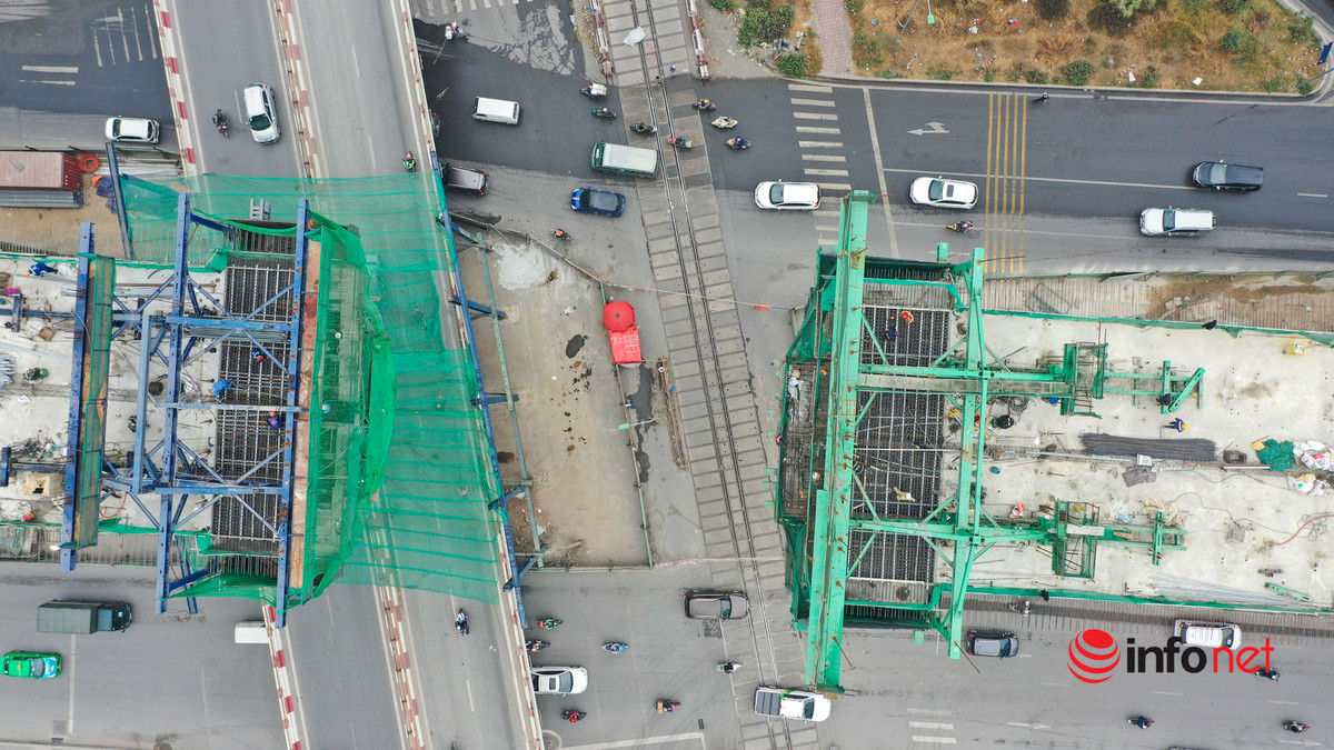 Dự án được thi công với hệ xây dựng hiện đại có tên là "Đúc hẫng cân bằng". Phía dưới được nhà thầu bố trí lưới thép để tránh vật liệu rơi xuống mặt đường khi đang thi công, bởi ngay bên dưới nhịp cầu, các phương tiện tham gia giao thông vẫn hoạt động bình thường.