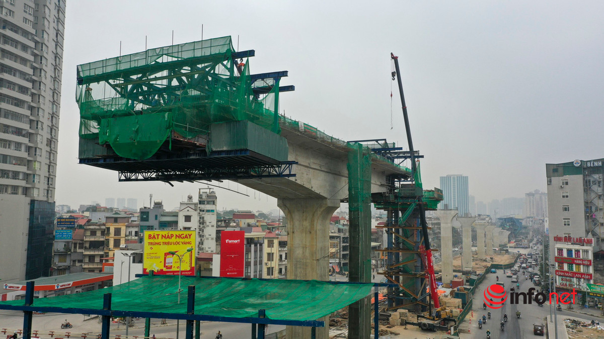 Đoạn cầu tại nút giao Ngã Tư Vọng là điểm giao cắt phức tạp nhất dự án vành đai 2 trên cao, nhịp cầu cao tới 28m.