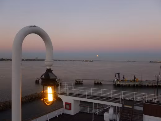 Những nhân chứng này kể rằng, phòng B340 bị "ma ám" nặng nhất. Họ nghe thấy tiếng gõ cửa vào lúc nửa đêm nhưng khi kiểm tra không có ai.