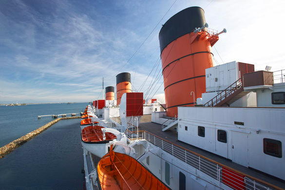 Du thuyền Queen Mary có chiều dài 310m và có vận tốc rất nhanh. Nội thất bên trong tàu được trang trí theo phong cách cổ điển, sang trọng. Theo đó, nó là một trong những tàu chở khách sang trọng nhất từng được chế tạo.
