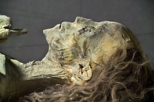 Nữ hoàng Tiye (1398 trước Công nguyên - 1338 trước Công nguyên) là vợ của pharaoh Amenhotep III, mẹ của vua Akhenaten và là bà của vua Tutankhamun.