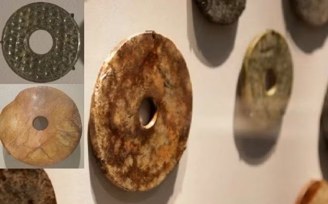 Sau một thời gian, người dân địa phương xóa bỏ hiểu lầm về người Dropa và chung sống hòa bình. Song song với đó, người ngoài hành tinh tìm cách sửa phi thuyền để trở về "quê hương".