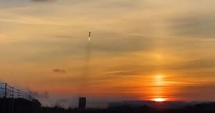 Chuyên gia quân sự người Mỹ John Ridge đặc biệt chú ý đến hình ảnh tên lửa AIM-9X được phóng từ một cơ sở trên mặt đất do một kênh truyền hình Ukraine công bố mới đây, bởi hệ thống phòng không duy nhất có khả năng sử dụng loại tên lửa này là NASAMS 3. Điều này cho thấy, Lực lượng Vũ trang Ukraine đã nhận được các hệ thống phòng không mới nhất của mẫu này.