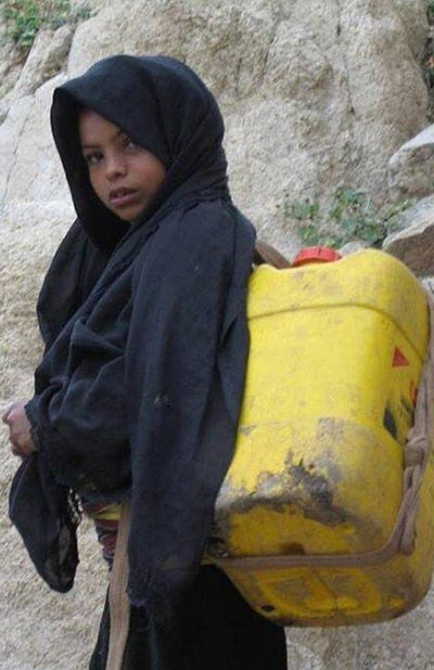 Một em nhỏ Yemen.