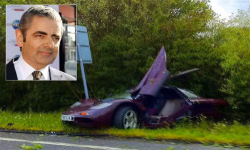 Diễn viên Rowan Atkinson từng hai lần gây ra tai nạn với chiếc McLaren F1. Trong vụ tai nạn đầu tiên, chiếc McLaren của ông đâm vào một chiếc Rover và lần thứ hai năm 2011, chiếc ô tô đâm vào một cái cây và biển báo đường bộ, khiến Rowan bị thương ở vai.