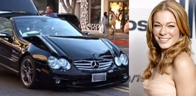 Ca sĩ người Mỹ LeAnn Rimes đã lái xe đâm vào đuôi một chiếc ô tô khác khi cố né tránh ống kính của các paparazzi.