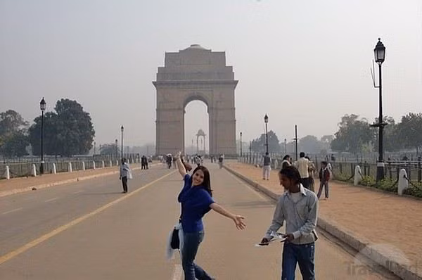 Thủ đô New Delhi của Ấn Độ ước tính có dân số khoảng 23,3 triệu người. Thành phố Mumbai có 23 triệu dân và khoảng 16,6 triệu người đang sinh sống tại Kokata.