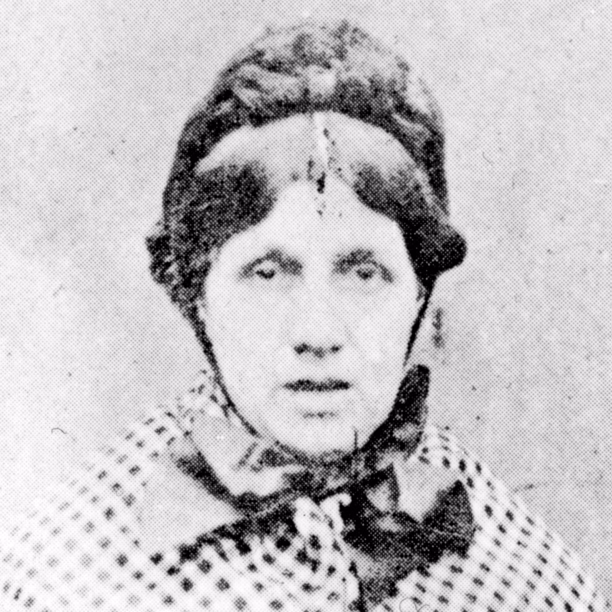 Mary Ann Cotton là một trong những nữ sát thủ tàn ác nhất trong lịch sử. Mary đã đầu độc chồng, bạn bè, mẹ ruột và cả những đứa con của bà ta bằng chất độc asen. Sau cùng, nữ sát thủ này đã bị bắt giữ và xử tội chết bằng hình thức treo cổ. Ảnh The Sun.
