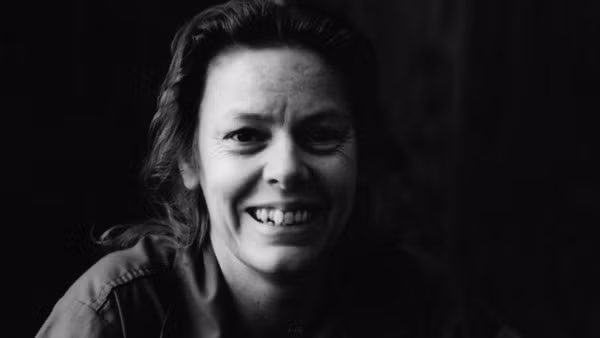 Aileen Wuornos cùng với người tình là Tyria Moore đã sát hại nhiều người. Cô ta bị xử tử vào năm 2001. Ảnh Biography.