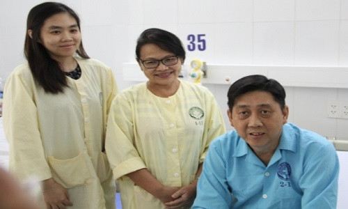 Ông Fatt gặp các bác sĩ điều trị lần cuối trước khi xuất viện vào chiều nay (14/6).