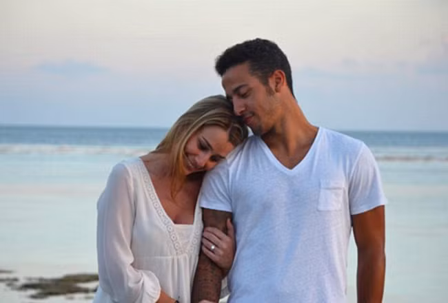 Cô gái xinh đẹp Julia Vigas trở thành vợ của trung vệ Tây Ban Nha Thiago Alcantara vào năm 2015.