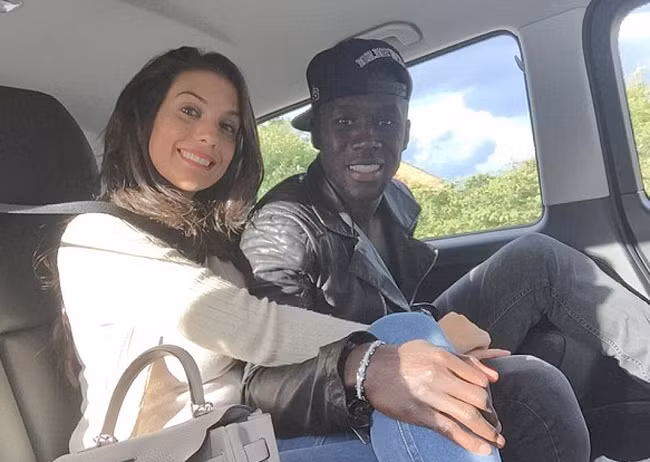 Cầu thủ đội tuyển Pháp Bacary Sagna có một gia đình hạnh phúc với hai cậu con trai đáng yêu và vợ Ludivine Kadri Sagna. Cặp đôi đã trao nhẫn cho nhau trong một đám cưới năm 2010.