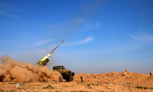 Quân đội Syria tiến đánh thành phố Raqqa, thủ phủ tự xưng của phiến quân IS tại Syria. Ảnh Fars News.