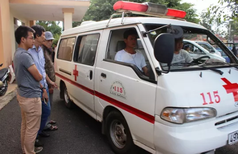 Đưa các nạn nhân về quê.