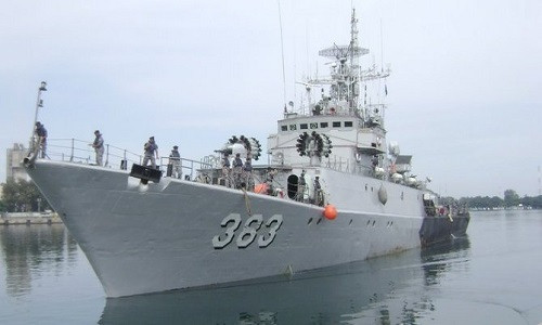 Tau chien Indonesia truy bat tau ca Trung Quoc tren Bien Dong