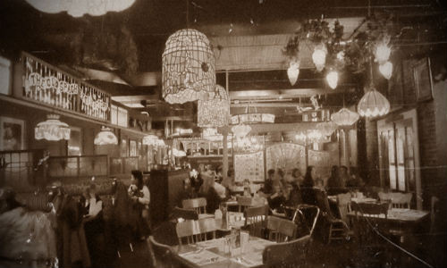 Nhà hàng Old Spaghetti được xây dựng trên một phần của đường ray xe lửa ngầm ở Vancouver. Khách hàng đến đây từng kể rằng, họ cảm thấy một luồng không khí lạnh từ sàn nhà và vật dụng trên bàn đột nhiên chuyển động,..