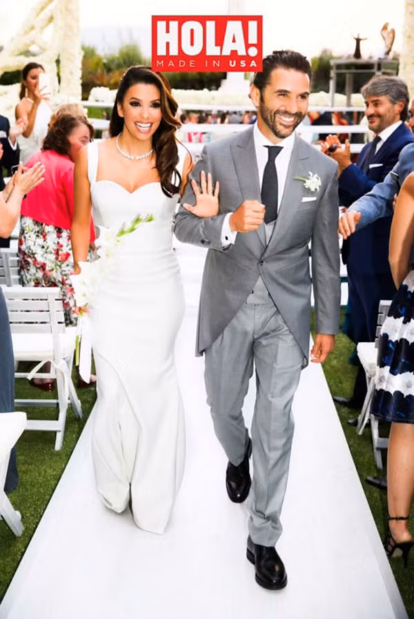 Nữ diễn viên Eva Longoria cao 1,57 mét và chồng của cô, Jose Antonio Baston, cao 1,68 mét. Họ vừa tổ chức đám cưới vào năm nay.