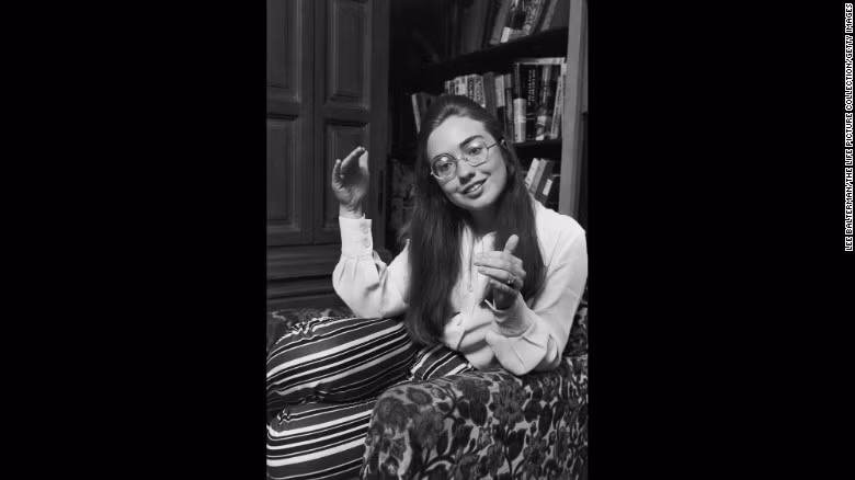 Bà từng học trường Đại học Wellesley College ở Wellesley, bang Massachusetts (Mỹ). Sau khi tốt nghiệp năm 1969, bà tiếp tục theo học trường luật của Đại học Yale và tốt nghiệp năm 1973.