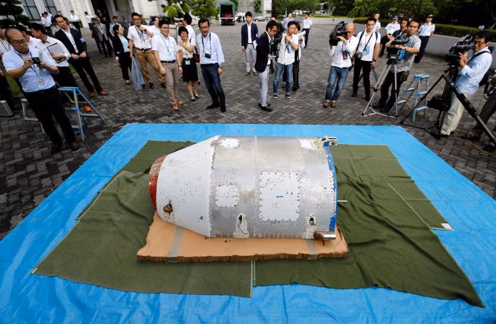 Anh vat the nghi ten lua Trieu Tien dat vao bo bien Nhat