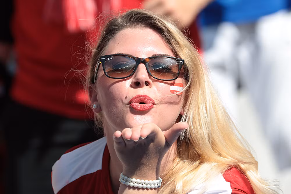Một cổ động viên Áo tại sân vận động Stade de France ngày 22/6.
