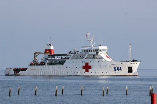 "Bệnh viện trên biển" lớn nhất Đông Nam Á HQ-561 cũng tham gia tìm kiếm máy bay CASA-212.