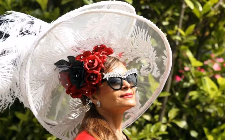 Nhung chiec mu sieu doc trong cuoc dua ngua Royal Ascot-Hinh-12