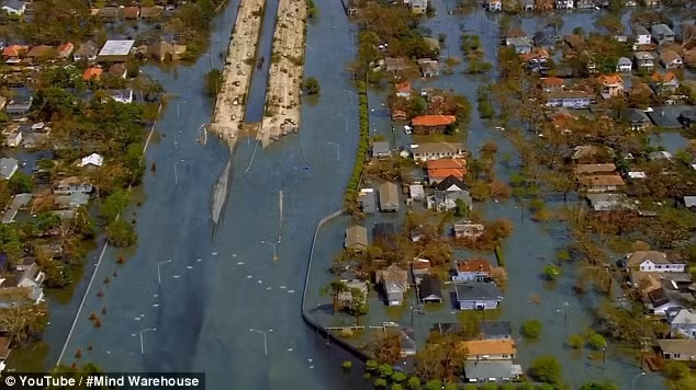 Hai hoặc ba ngày sau khi con người biến mất, hầu hết hệ thống tàu điện ngầm đều ngập chìm trong biển nước.