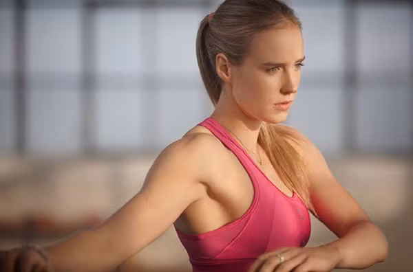 Ellyse Perry là cầu thủ bóng đá Australia. Cô được biết đến như là một trong những nữ cầu thủ xinh đẹp nhất làng túc cầu.