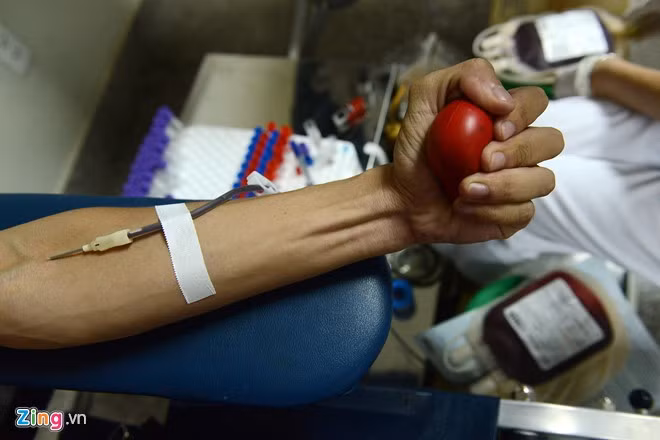 Mỗi tình nguyện viên sẽ cung cấp một đơn vị máu (tương đương 250ml sau sàng lọc). Quy trình lấy máu tại Viện huyết học cũng là quy trình nghiêm ngặt nhất theo chuẩn quốc tế đảm bảo mỗi giọt máu quý giá của người cho sẽ đến được đúng bệnh nhân cần có.