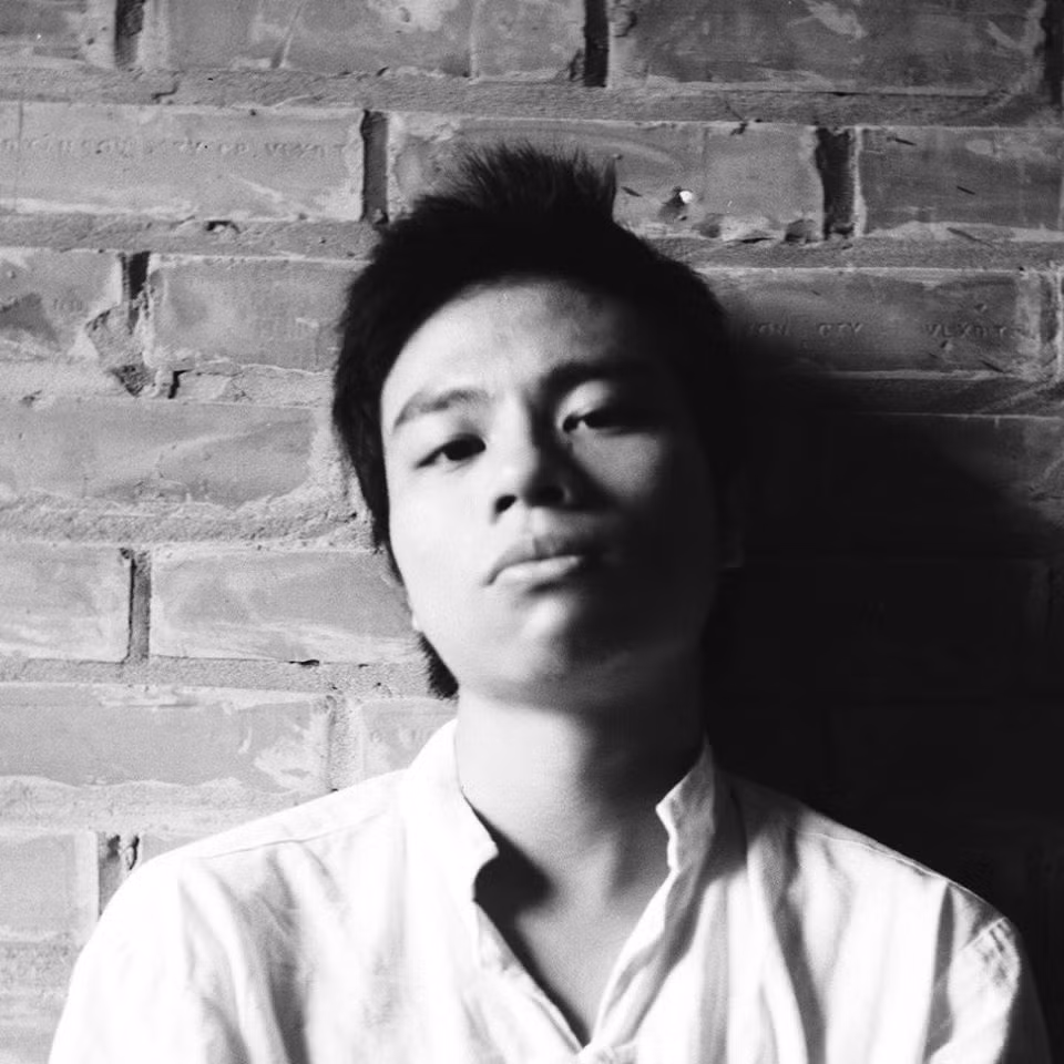 Có niềm đam mê mỹ thuật từ nhỏ, lớn lên Quang Huy luôn muốn đưa những điều thân thuộc, gần gũi nhất vào trong các tác phẩm của mình. Sở trường và cũng là sở thích hiện tại của Quang Huy là vẽ tranh kết hợp đồ vật, tạo nên những đường nét sống động và trên hết là tạo sự liên tưởng cho người xem.