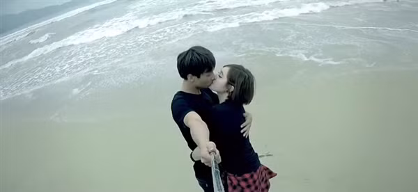 Phong trào #baolauchiatay vừa là cách thể hiện táo bạo, vừa cho thấy sự mạnh dạn nhưng cũng không kém phần đáng yêu của các cặp đôi hiện nay.