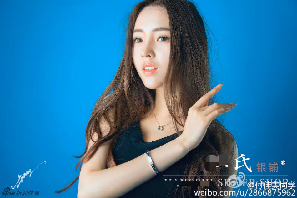 Ngắm vẻ đẹp hoàn hảo của hot girl chân dài Phó Giai Mỹ.