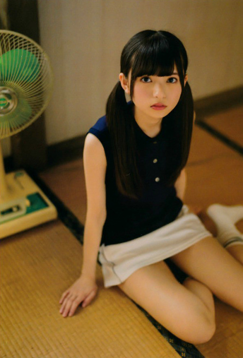 Trong vai trò người mẫu, dù chỉ cao 1m54, nhưng Ashurin lại là một gương mặt người mẫu teen nổi tiếng bậc nhất tại Nhật Bản. Tên tuổi của nàng gái xinh chân ngắn xuất hiện trên nhiều tạp chí nổi tiếng, các trang mạng giới trẻ phổ biến.