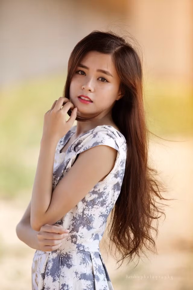 Đang học năm hai đại học, do tính cách yêu thích sự độc lập nên Ngọc Ánh hiện vừa đi học vừa đi làm, kiếm thêm thu nhập chi trả học phí và phụ giúp gia đình.