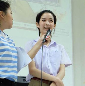 Mới đây, hình ảnh một nam sinh chuyển giới có vóc dáng nhỏ nhắn, làn da trắng bóc, khuôn mặt mang nhiều nét thanh tú, giống con gái được nhiều nữ sinh ở Đại học Chiang Mai, Thái Lan chia sẻ, thu hút rất nhiều sự chú ý của dân mạng.