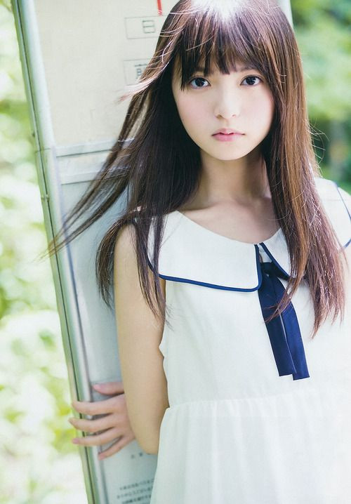 Nếu như nhóm nhạc AKB48 là nổi tiếng nhất và giống như một biểu tượng "tối thượng" trong giới ca sĩ thần tượng ở Nhật Bản, thì Nogizaka46, nhóm nhạc mà Ashurin đang đầu quân lại là đối thủ trực tiếp, tạo được danh tiếng và tiếng vang không kém.