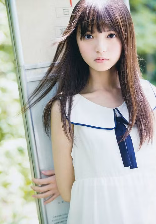 Nếu như nhóm nhạc AKB48 là nổi tiếng nhất và giống như một biểu tượng "tối thượng" trong giới ca sĩ thần tượng ở Nhật Bản, thì Nogizaka46, nhóm nhạc mà Ashurin đang đầu quân lại là đối thủ trực tiếp, tạo được danh tiếng và tiếng vang không kém.