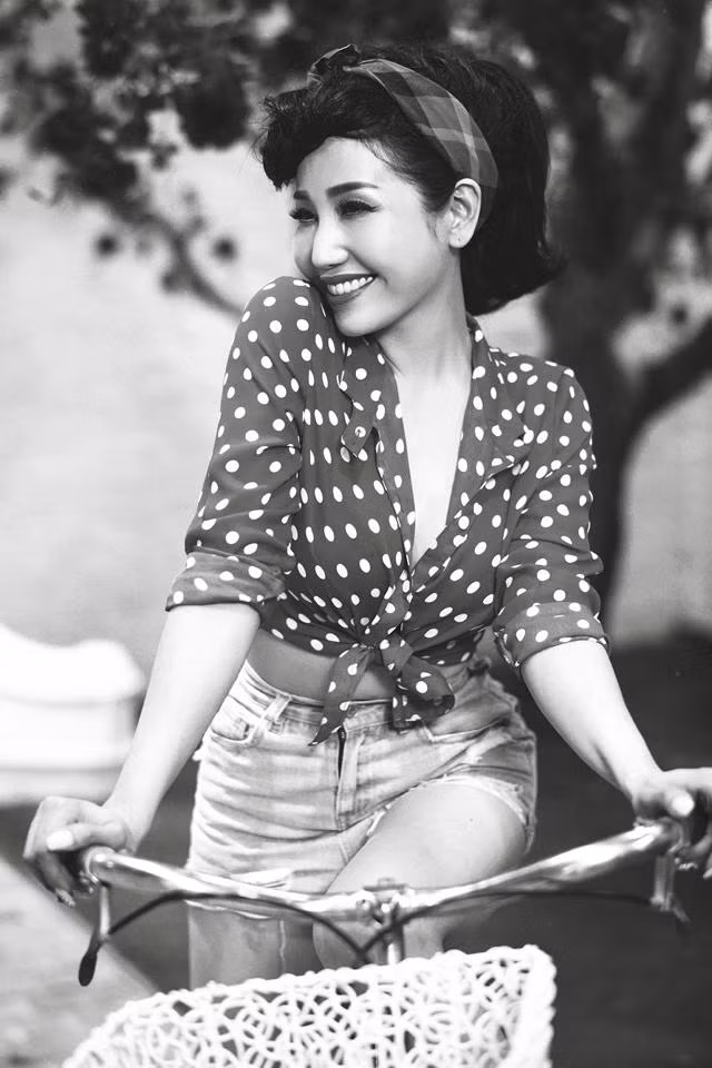 Đã là mẹ của hai cậu con trai khá lớn, nhưng vóc dáng của chị Khanh vẫn giống với những cô gái chưa từng sinh đẻ. Trong một vài bức ảnh thời trang, nghệ thuật, chị Khanh vẫn khiến người xem lầm tưởng nhân vật chính trong ảnh là một cô gái, một người mẫu chuyên nghiệp ở độ tuổi khoảng 20.