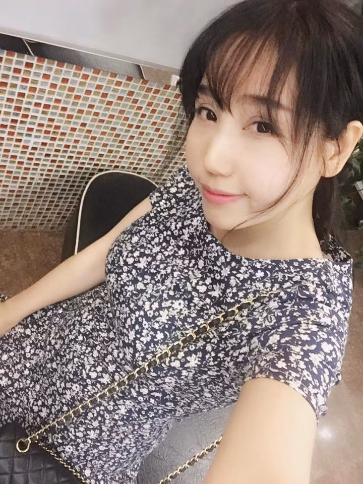 Chiêm ngưỡng vẻ đẹp, nét trẻ trung đáng ghen tị của bà mẹ 40 tuổi.